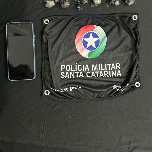 PM desarticula dois pontos de tráfico de drogas e prende quatro pessoas em São Miguel do Oeste