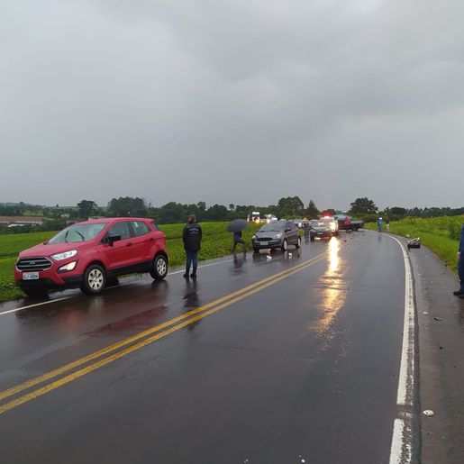 Acidente de trânsito envolve cinco veículos na SC 163