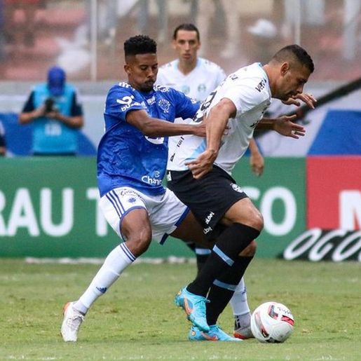 Com gol contra, Grêmio perde para o Cruzeiro e fica em quarto na Série B