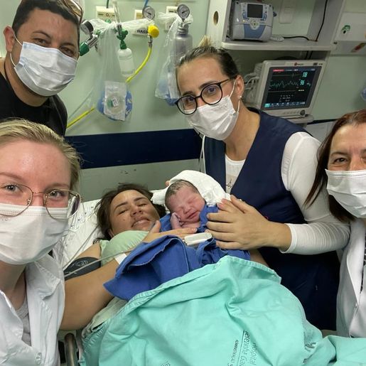 Equipe do Hospital São Lucas de Guaraciaba realiza parto dentro de ambulância