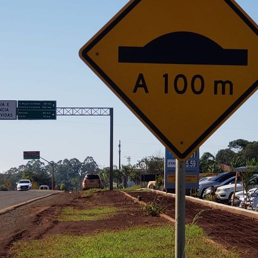 Colisão traseira é registrada em lombada próxima ao trevo de Iporã do Oeste