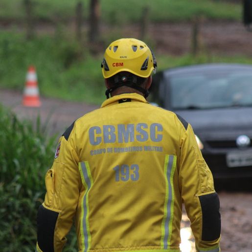 Mulher fica ferida em queda de veículo em ribanceira no interior de Romelândia