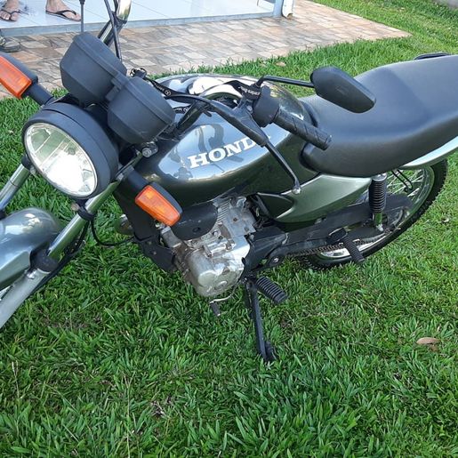 Homem tem moto furtada em frente de casa em São José do Cedro