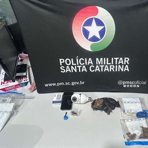 PM prende duas pessoas por tráfico de drogas e associação para o tráfico em SMOeste