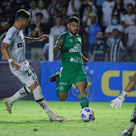 Chapecoense perde para o Santos com Vila Belmiro lotada