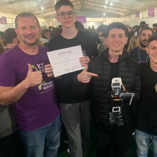 Equipe do Câmpus SMO é campeã do Torneio de Robótica do Sepei 2024