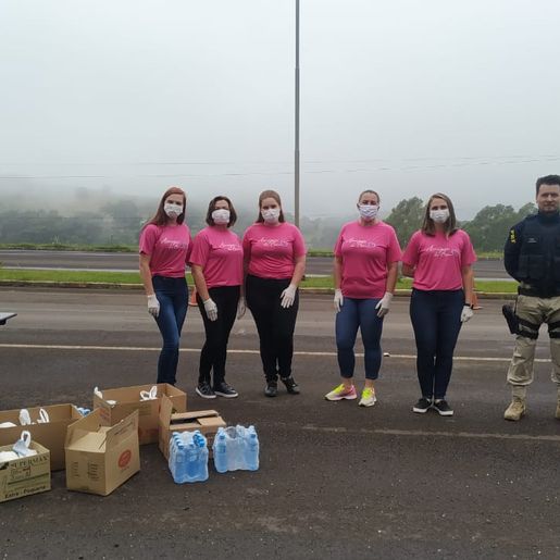 Grupo Amigas do Bem realizou entrega de lanches aos caminhoneiros