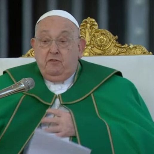 Ainda em estado crítico, papa Francisco tem insuficiência renal “leve”, diz Vaticano