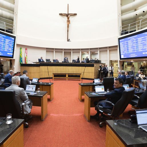 Alesc aprova mudanças em programas de bolsas universitárias em SC