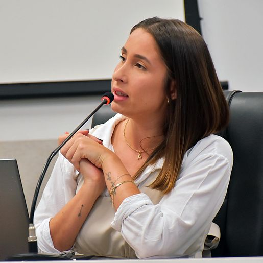 Vereadora cobra informações sobre arena esportiva e políticas de incentivo ao esporte em SMO