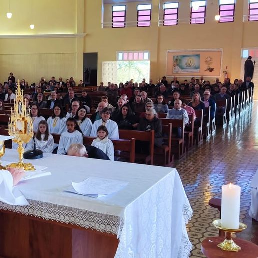 Fiéis celebram Corpus Christi na Igreja Matriz em São José do Cedro