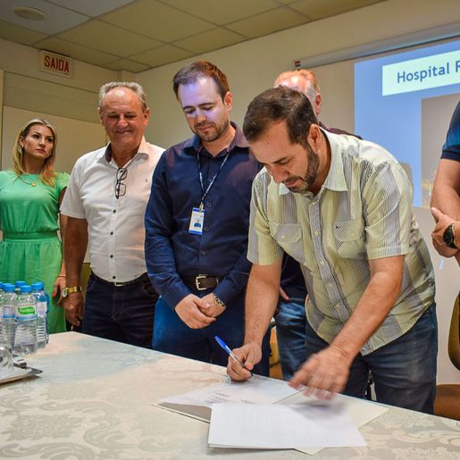 Aditivo do projeto para ampliação do Hospital Regional é assinado