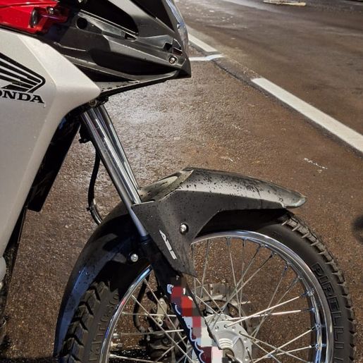 Motociclista fica ferido em colisão com carro no centro de Itapiranga