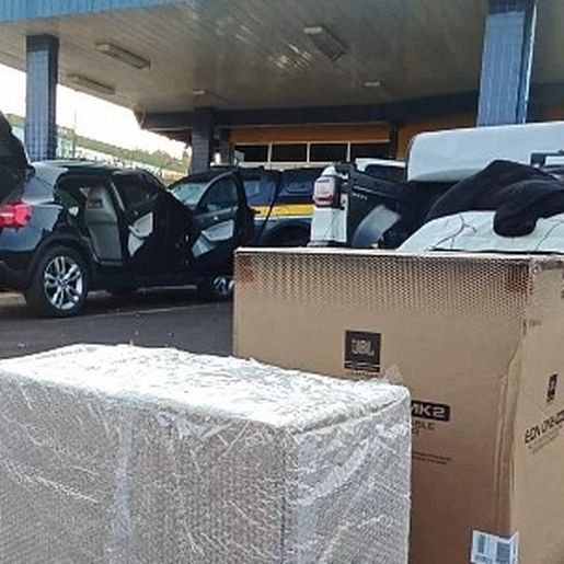 PRF apreende projetores e caixas de som na BR-282 avaliados em R$ 100 mil