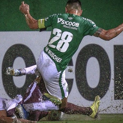 VÍDEOS: Inter vence pelo Gauchão e Chape perde no Catarinense 2020