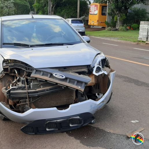 Motociclista fica gravemente ferido em colisão com carro no centro de Iporã
