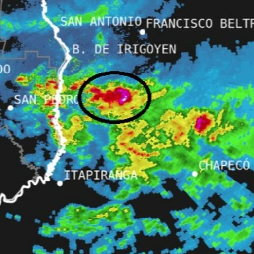 Microexplosão com ventos de até 100 km/h causa destruição em São Miguel do Oeste