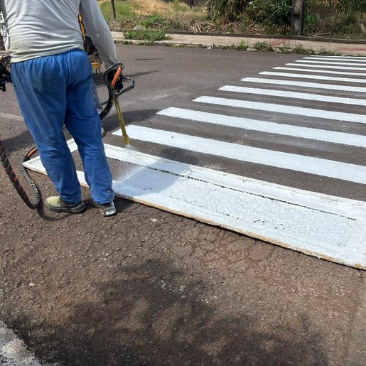 Sinalização em frente às escolas é reforçada durante recesso em SMO