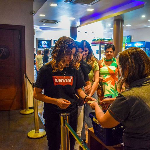 Fãs formam filas e lotam sessões para assistir “Avatar - O caminho das Águas” no Cine Peperi