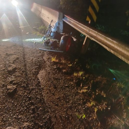 Motociclista fica gravemente ferido durante acidente em ponte, em SMO