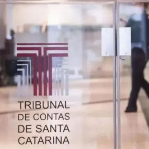TCE alerta 73 cidades de SC por arrecadação baixa e gasto acima do previsto com servidores
