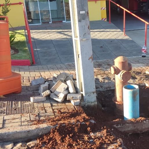 Semae instala hidrante para auxiliar Corpo de Bombeiros