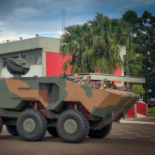 Exército Brasileiro moderniza frota com novos blindados Guarani em SMO