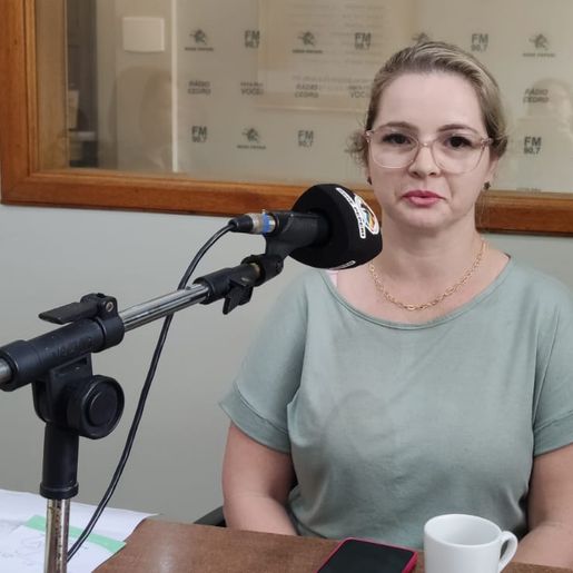 Uso excessivo do celular afeta aprendizado, dizem especialistas