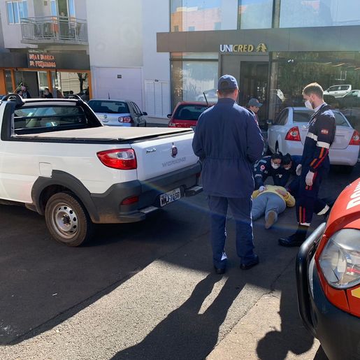 Mulher é atropelada enquanto atravessava na faixa no centro de São Miguel do Oeste