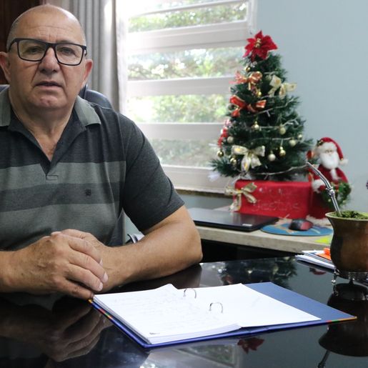 Vice-prefeito Elmar Hentz assume executivo cedrense