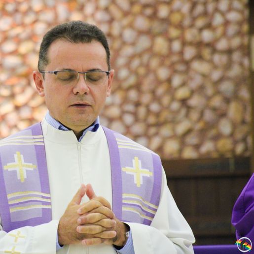 Celebrado pelo Bispo Dom Odelir, novo padre é apresentado em SMO