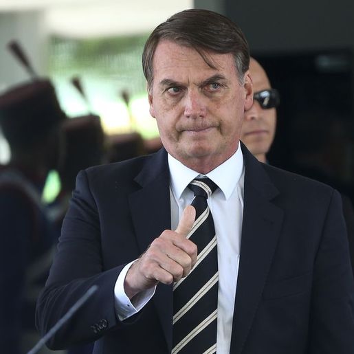 Bolsonaro confirma estudo para rebaixar Covid a status de endemia