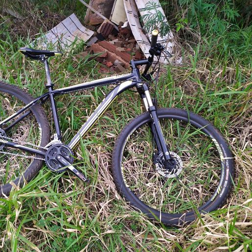 Adolescente sofre ferimentos graves em colisão de bicicleta e caminhão na SC 496