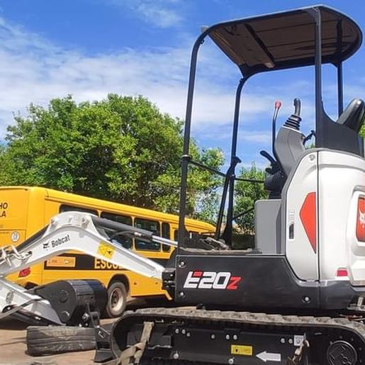 Secretaria faz aquisição de mini escavadeira de R$ 211 mil