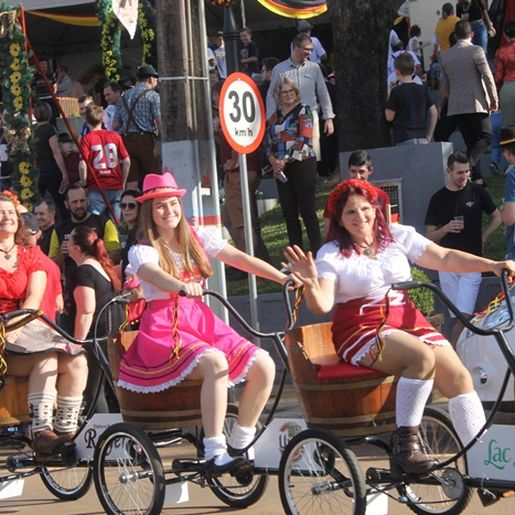 12ª Deutsche Woche: Bierwagen leva chopp e alegria pelas ruas de SJO