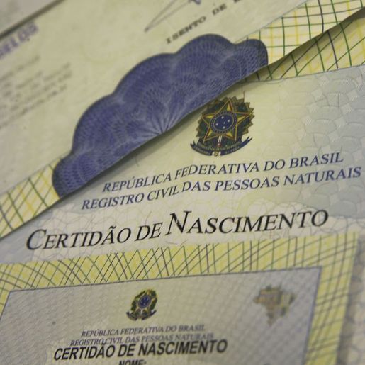 Campanha busca alterar certidões de nascimento com pai ausente