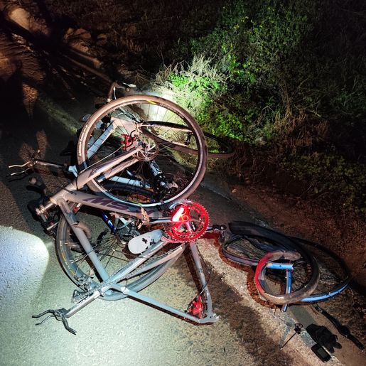Motorista atropela ciclistas e foge no interior de Itapiranga