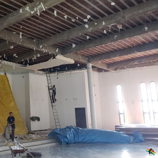 Paróquia de Iporã do Oeste trabalha na reforma do forro da Igreja Matriz