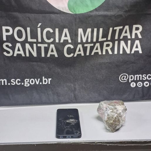 Homem é preso com drogas após tentar fugir da polícia em Dionísio Cerqueira