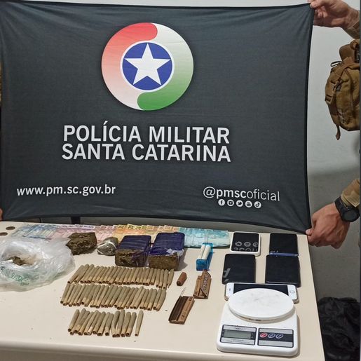 PM prende cinco homens por tráfico de drogas em SMOeste