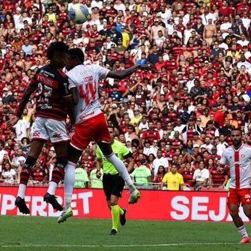 Inter perde para o Flamengo e dá adeus às chances de título no Brasileirão