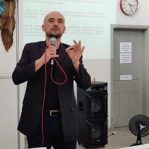 Autismo é trabalhado em roda de conversa na APAE Viviane de Cedro