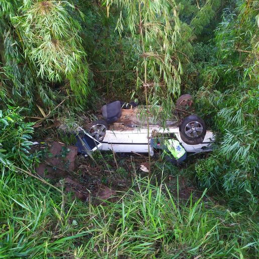 Capotamento deixa quatro pessoas feridas na PR-180