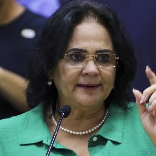 Damares Alves revela diagnóstico de câncer de mama: “Estou no meu limite físico”