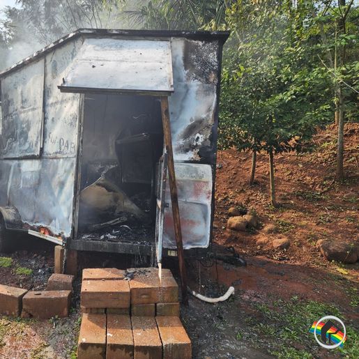 Incêndio destrói trailer de sucos no interior de Itapiranga