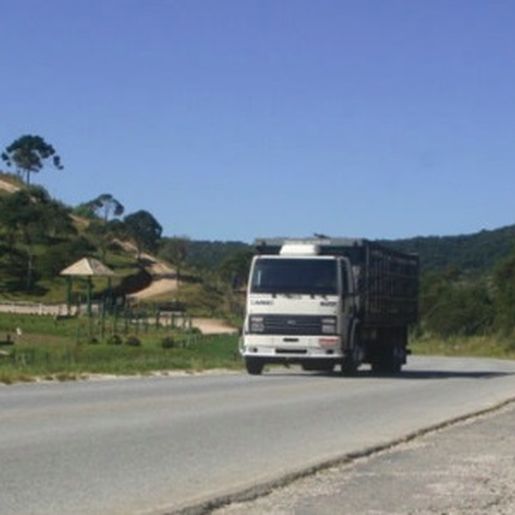 Nova lei garante parada de descanso para caminhoneiros em rodovias de SC