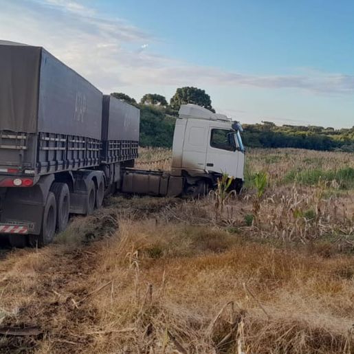 Motorista de caminhão sofre acidente na SC-161 em Palma Sola