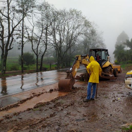 Estradas, pontes e acessos são danificados em função das fortes chuvas em Iporã do Oeste