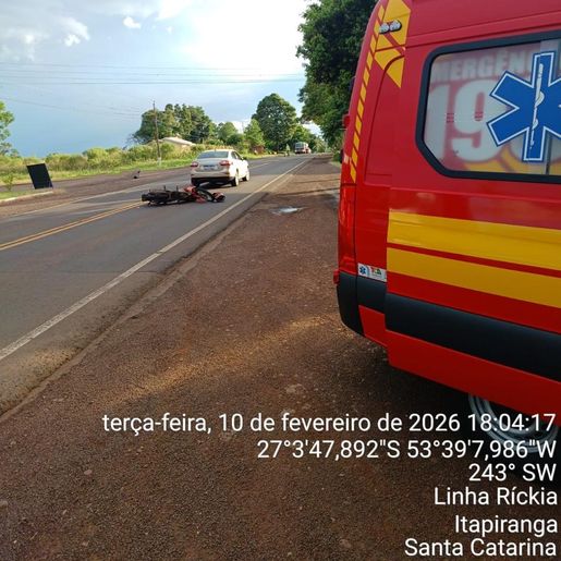 Homem fica ferido em acidente entre carro e moto na SC-163 em Itapiranga