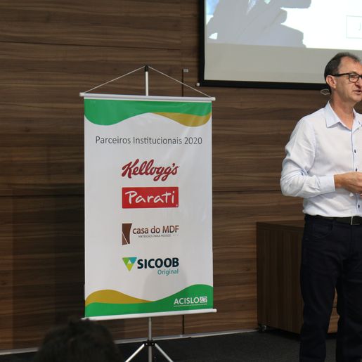 Jandir Bortoluzzi divide suas experiências no Café Empresarial da Acislo